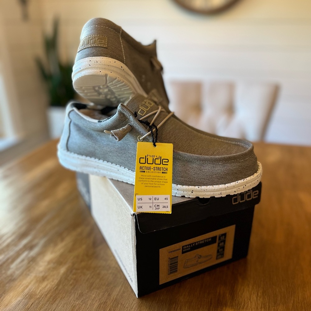 BRAND NEW IN BOX!!  Hey Dude Mens Size 12